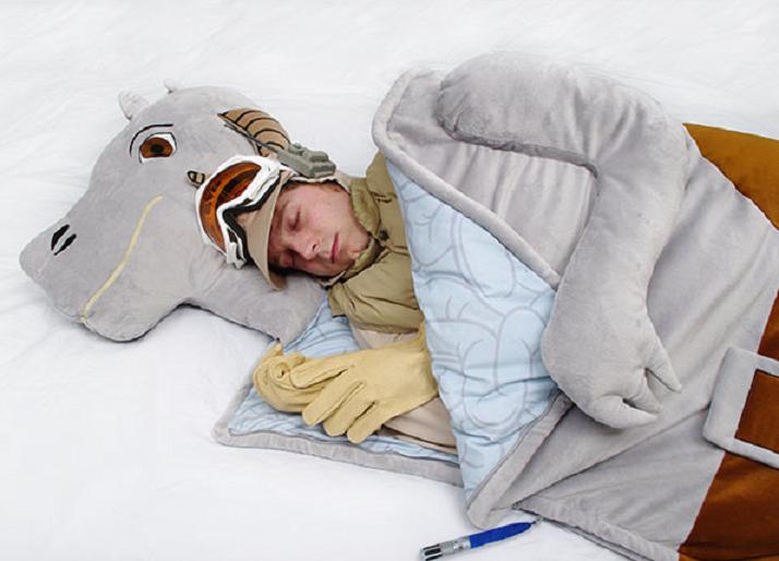 bb2e_tauntaun_sleeping_bag