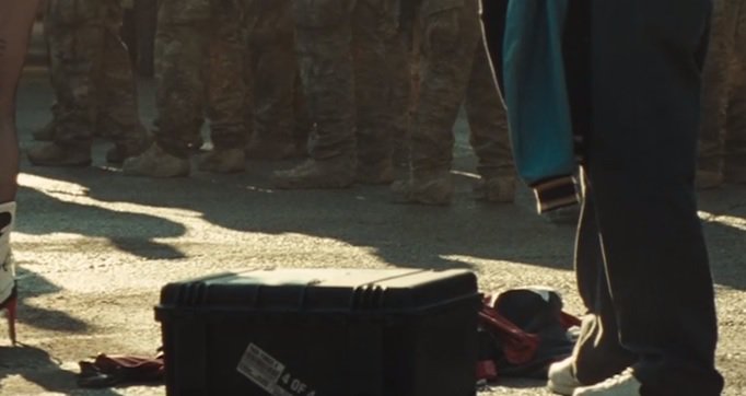 harley-quinns-classic-jester-suit-easter-egg-spotted-in-suicide-squad-trailer2