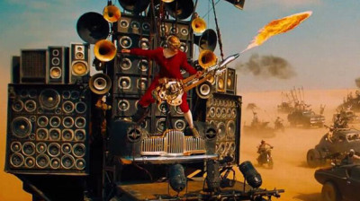 Il-chitarrista-di-Mad-Max-Fury-Road