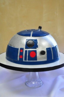 Star-Wars-R2D2-cake-Sweet-Cheeks-Baking-3-491x740