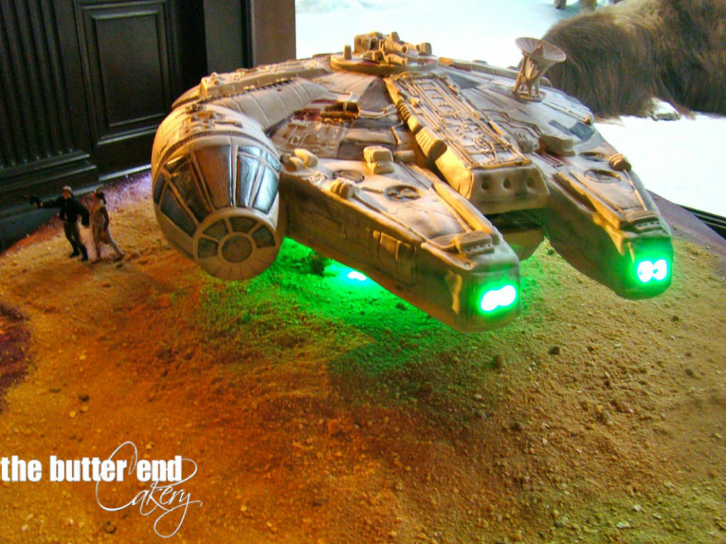 TheButterEndCakery.Millennium-Falcon-Cake.2