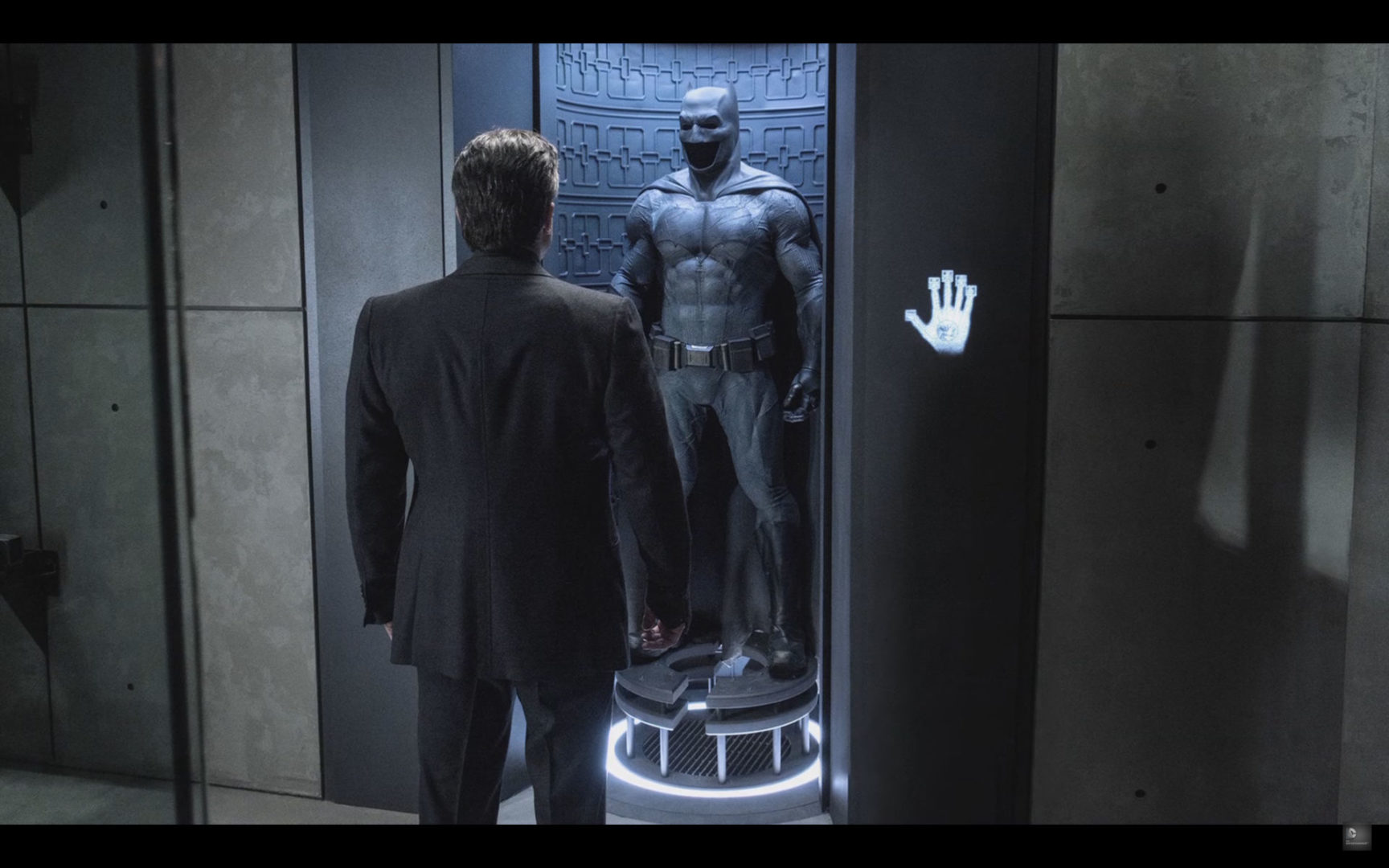 the batman pattinson batcostume